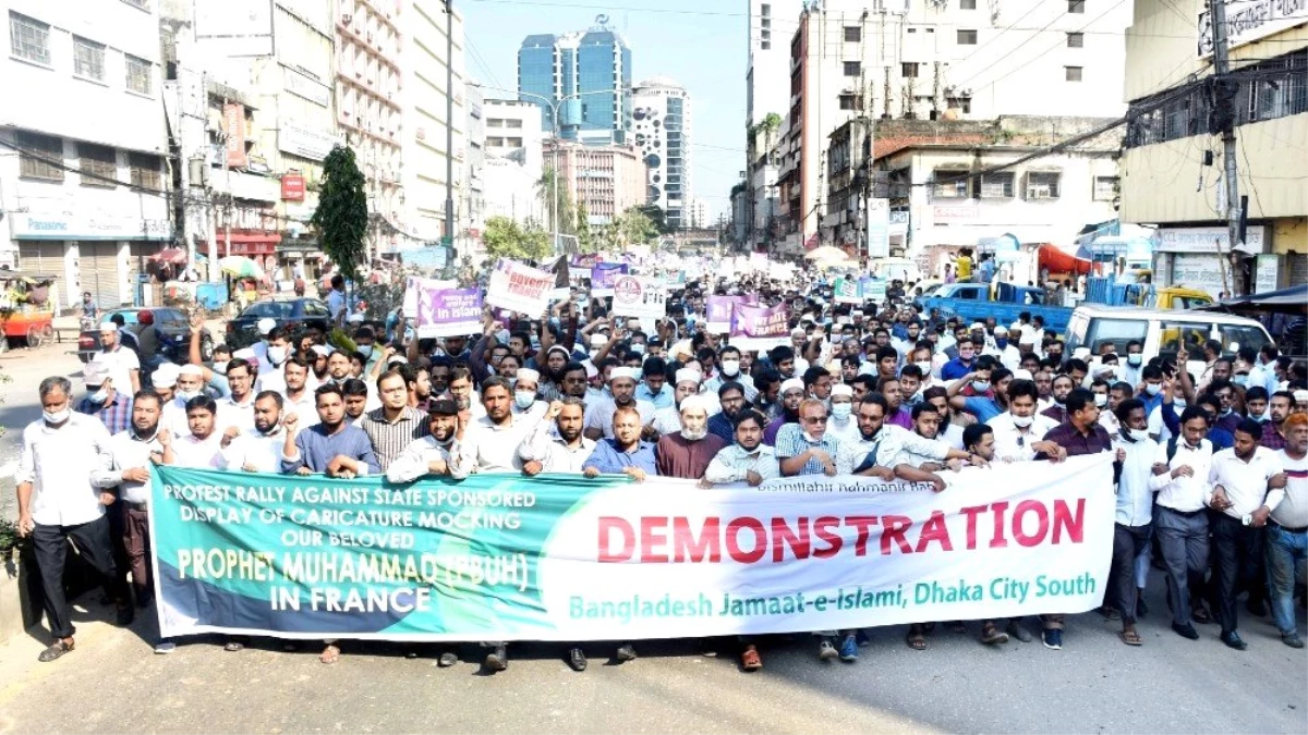 Bangladeş\'te Fransa karşıtı protestolar devam ediyorFransız ürünlerine boykot çağrısı yapıldı
