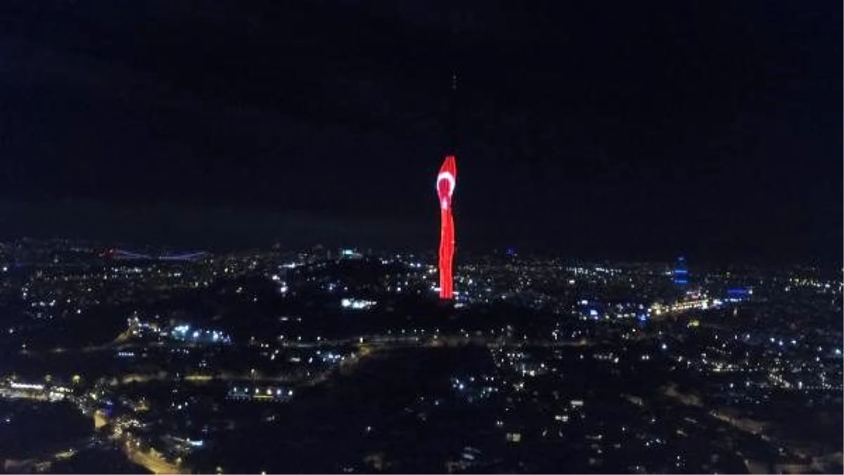 Cumhuriyet Bayramı nedeniyle Küçük Çamlıca Kulesi\'nde ışık gösterisi yapıldı