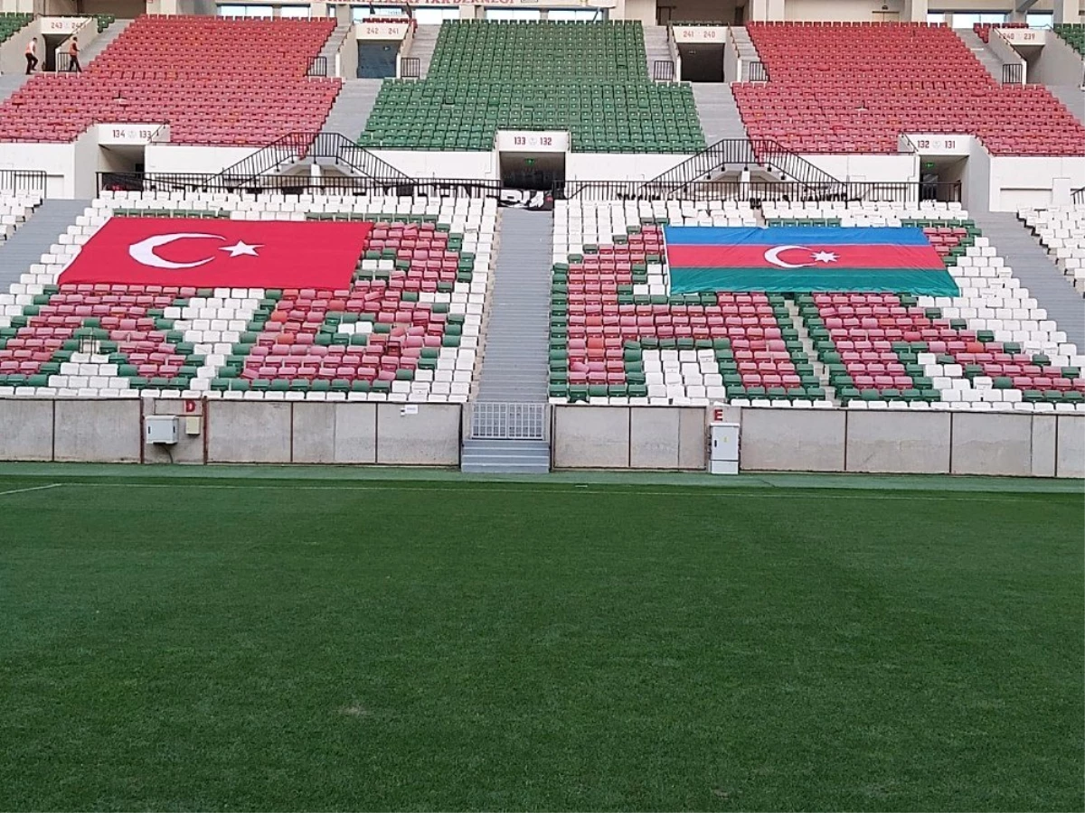 Diyarbekirspor\'dan Azerbaycan\'a bayraklı destek