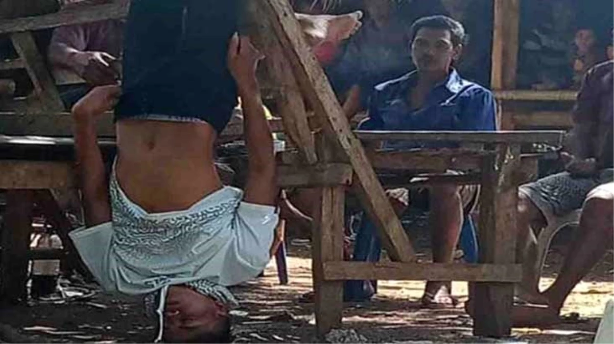 İnsanlık dışı ceza! Endonezya\'da bir aile, kızlarıyla izinsiz aynı evde kalan genci bacaklarından astı