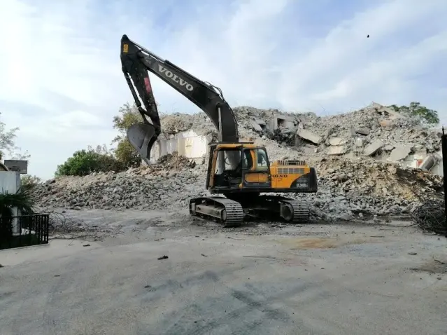 Erdek’te eski öğretmenevi yıkılıyor Son Dakika