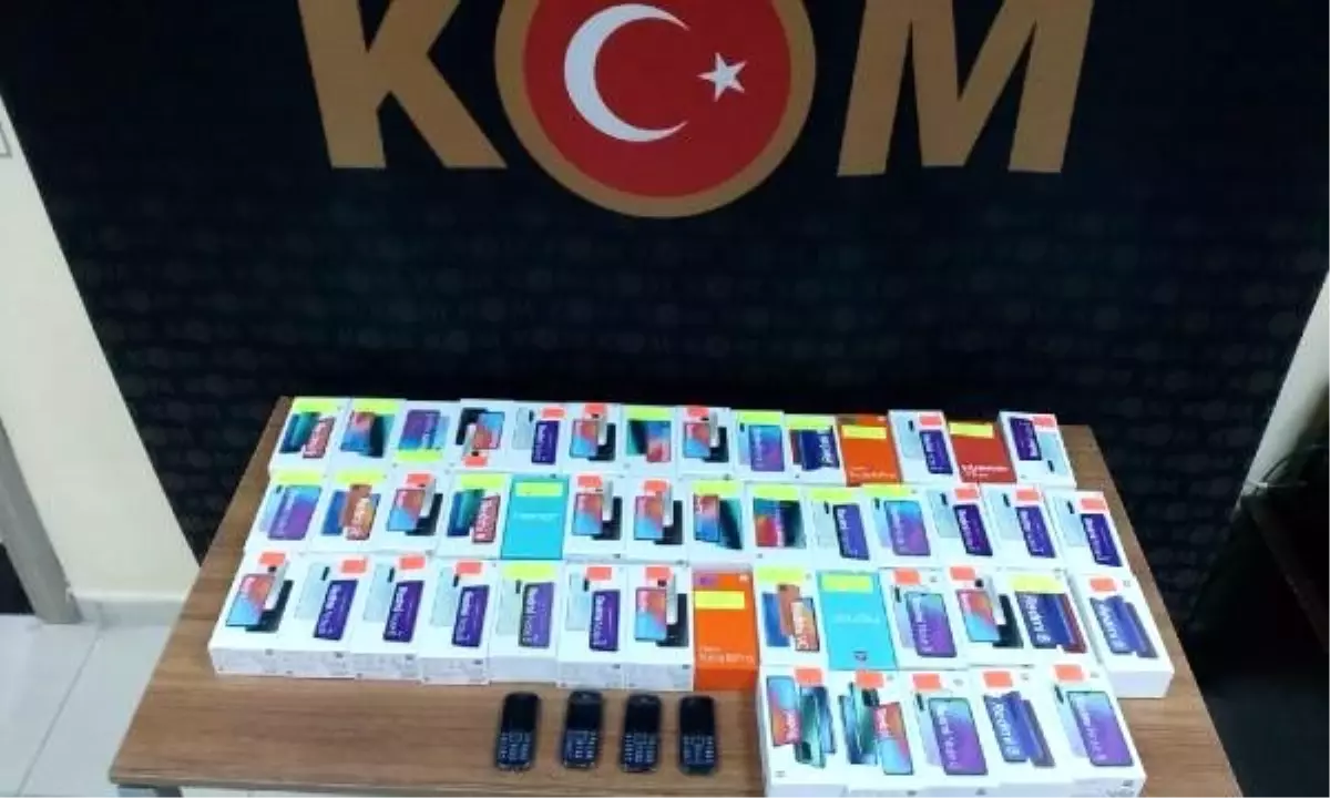 Gebze\'de 51 kaçak telefon ele geçirildi