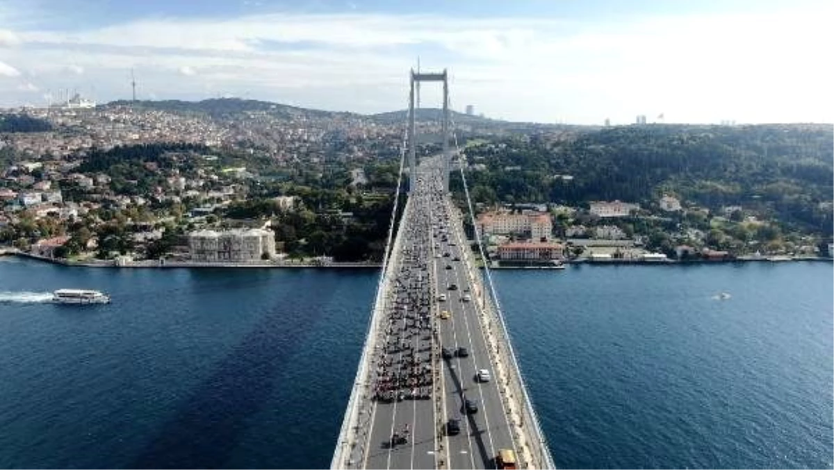 (Havadan fotoğraflarla)-  Yüzlerce motosikletli köprüyü geçerek şehitliğe gittiı