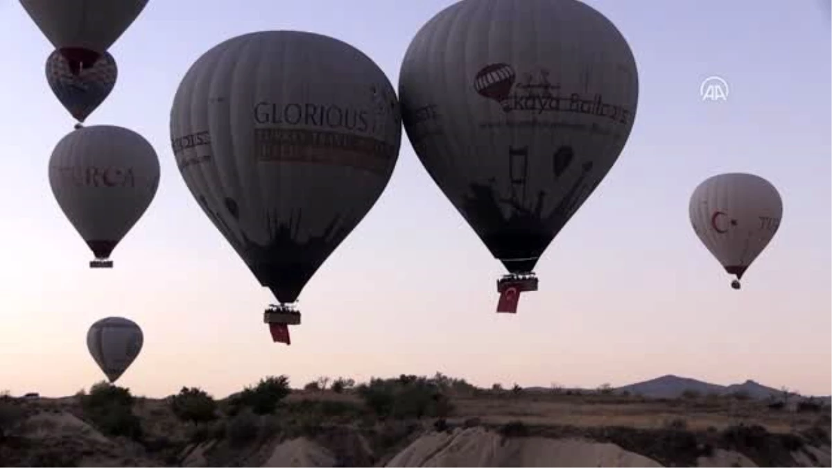 Kapadokya\'da balonlar, Cumhuriyet Bayramı için havalandı
