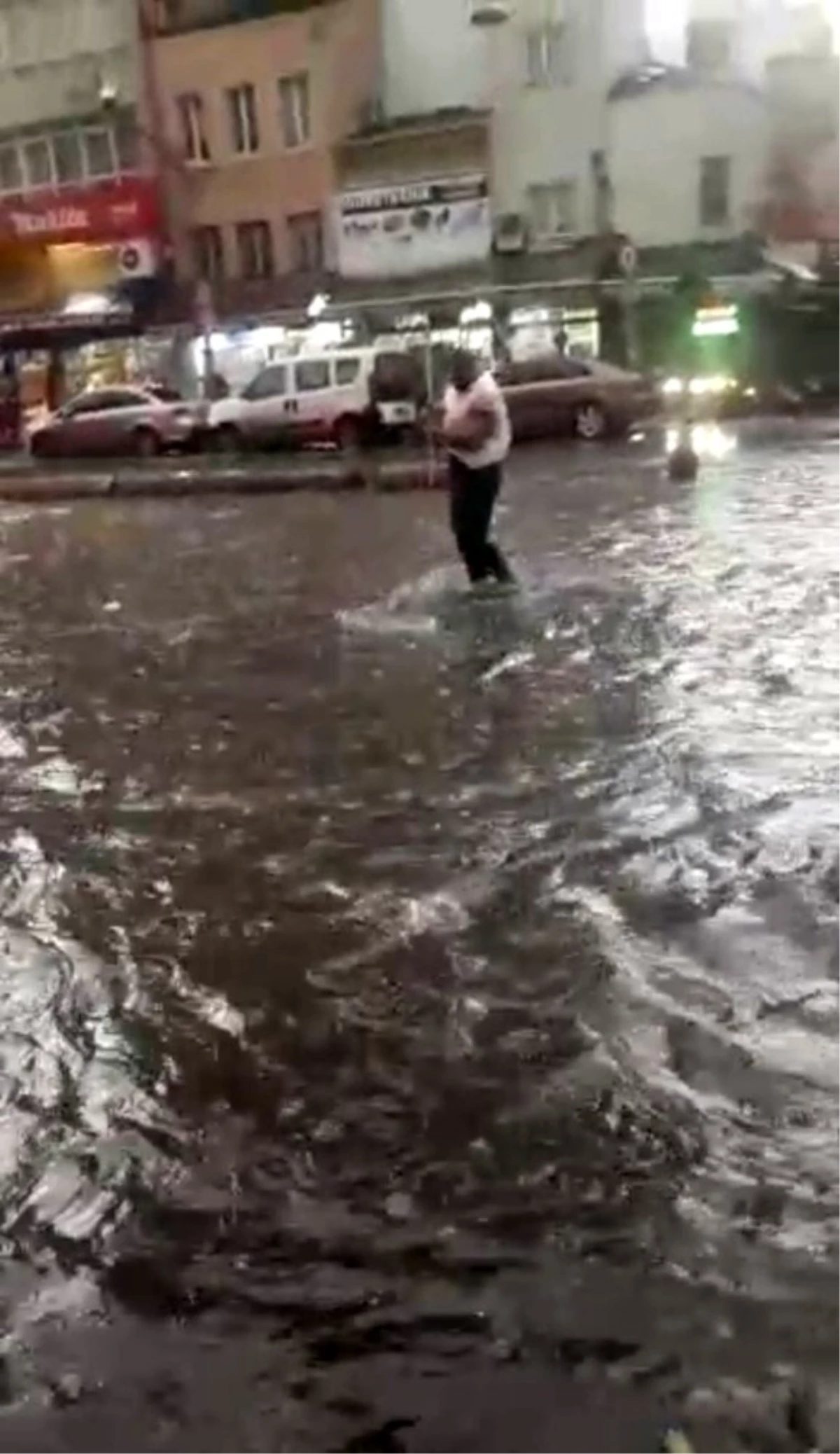 Karaköy\'de su baskını yaşandı