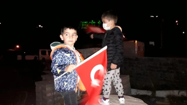 Kars'ta bayrak ve Atatürk temalı lazer gösterisi
