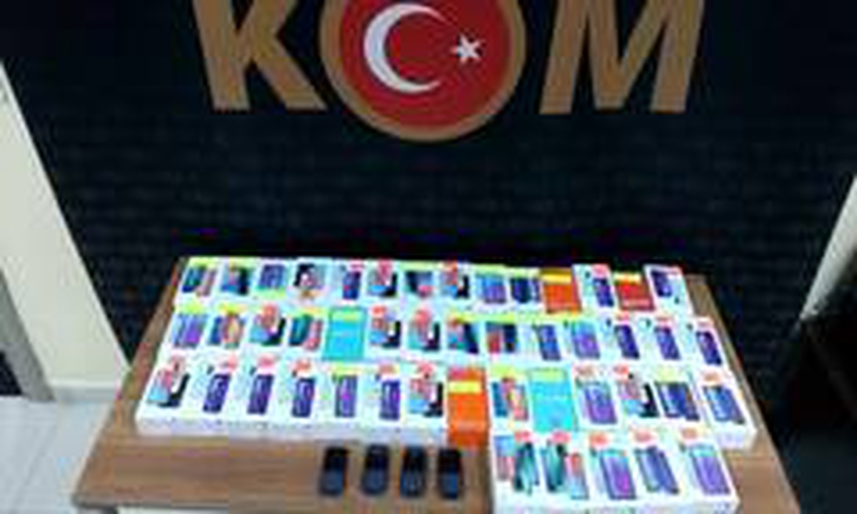 Kocaeli\'de 51 adet gümrük kaçağı cep telefonu ele geçirildi