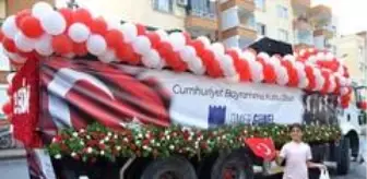 Kuşadası'ndaki Cumhuriyet coşkusu yağmur altında devam etti