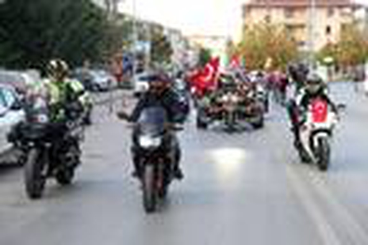 Motosiklet tutkunlarından Cumhuriyet kutlaması