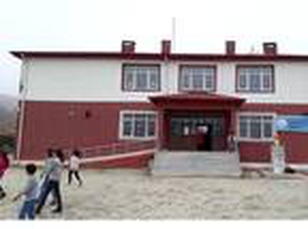 Öğretmenler Covid-19\'a yakalandı, eğitime ara verildi