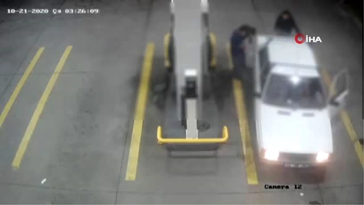 Oto hırsızları çaldıkları arabayı benzin istasyonuna kadar itti
