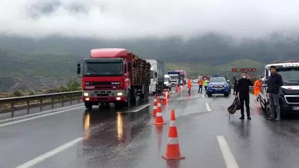 Otoyolda 9 araç birbirine girdi, 5'i doktor 10 kişi yaralandı