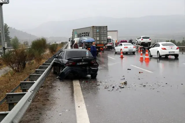 Otoyolda 9 aracın karıştığı zincirleme kaza: 10 yaralı