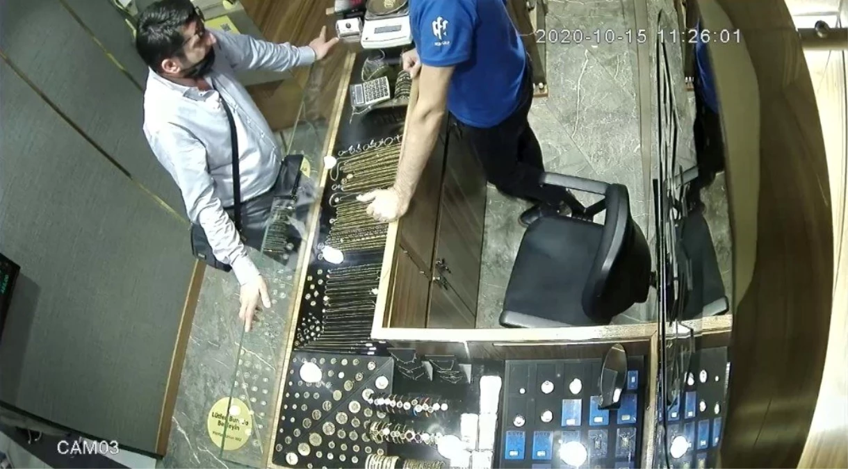 Bandrollü sahte altın ve rahat tavırlarıyla 3 kuyumcuyu dolandıran 'Altın Faresi' esnafı tedirgin ediyor