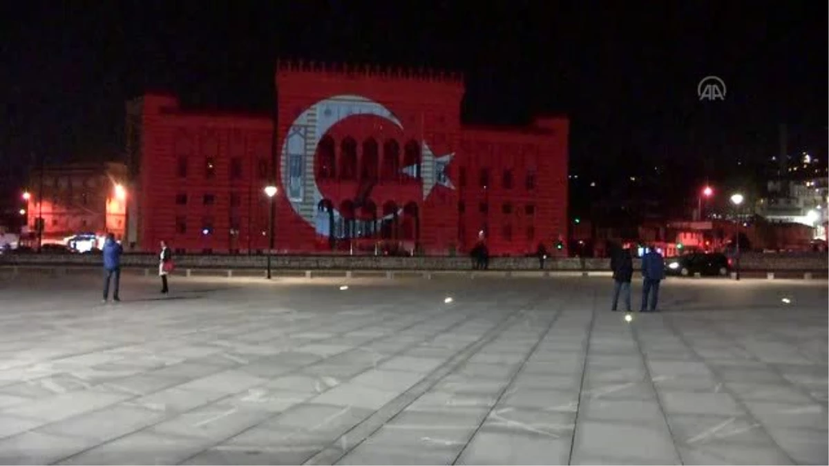 Saraybosna\'nın sembollerinden Vijecnica\'ya Türk bayrağı yansıtıldı - SARAYBOSNA