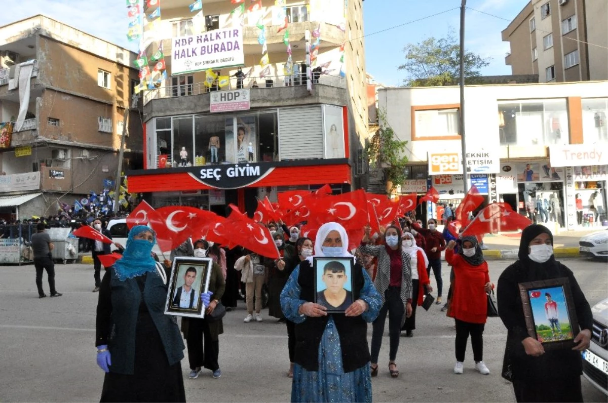 Şırnak anneleri HDP binasını \'Kahrolsun PKK\' sloganları ile inletti