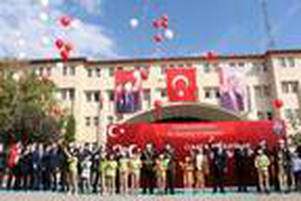 Şırnak\'ta, konvoylu Cumhuriyet Bayramı kutlaması