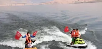 Tarihi Hasankeyf'te jet skili cumhuriyet kutlaması