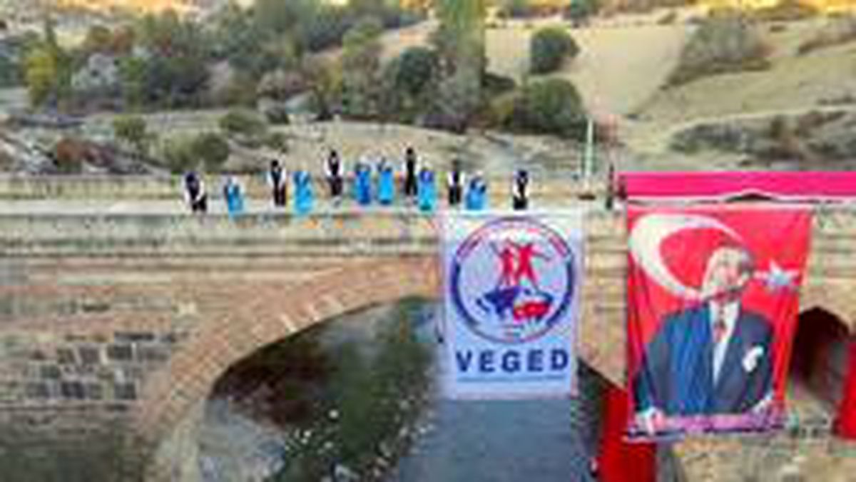 Tarihi Kurt Köprü'de 29 Ekim kutlaması