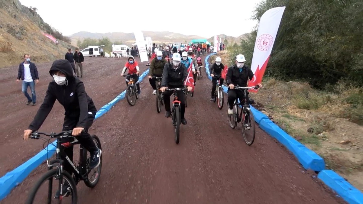 Türkiye\'nin en uzun bisiklet yolunda pedallar 29 Ekim için çevrildi
