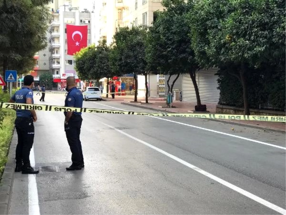 Son dakika haberleri... Adana valiliğe giden protokol yolundaki şüpheli valiz polisi alarma geçirdi