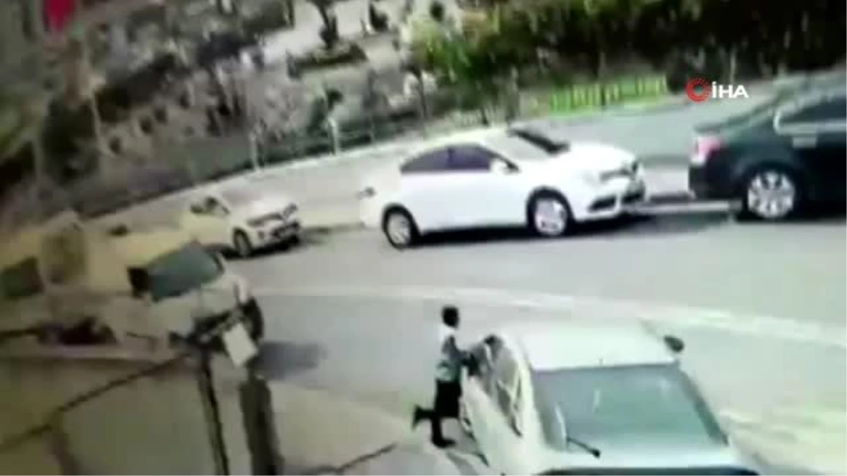 Ataşehir\'de otomobillerden hırsızlık yapan iki şahıs yakalandı