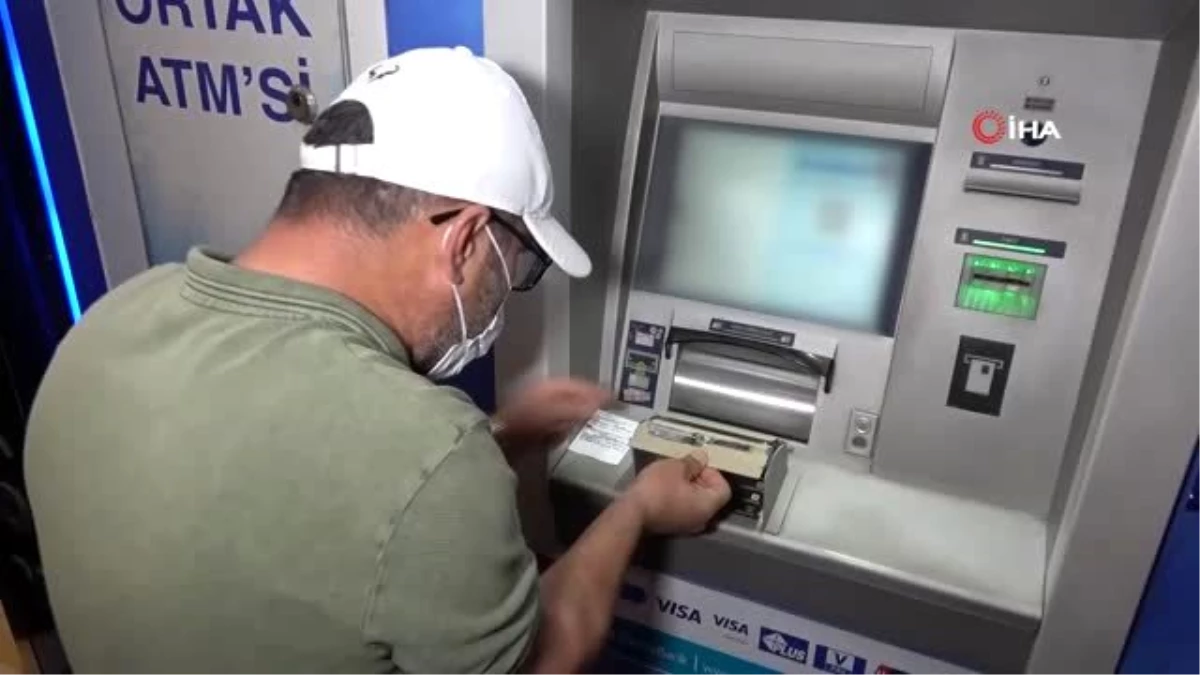 ATM\'nin içinde gizli kameralı düzenek ele geçirildi