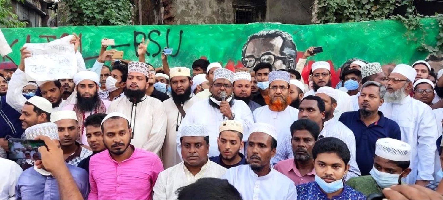 Bangladeş\'te milyonlar Fransa\'yı protesto ettiÜlkenin 64 kentinde Cuma namazı çıkışı 10 milyon Müslüman yürüdü
