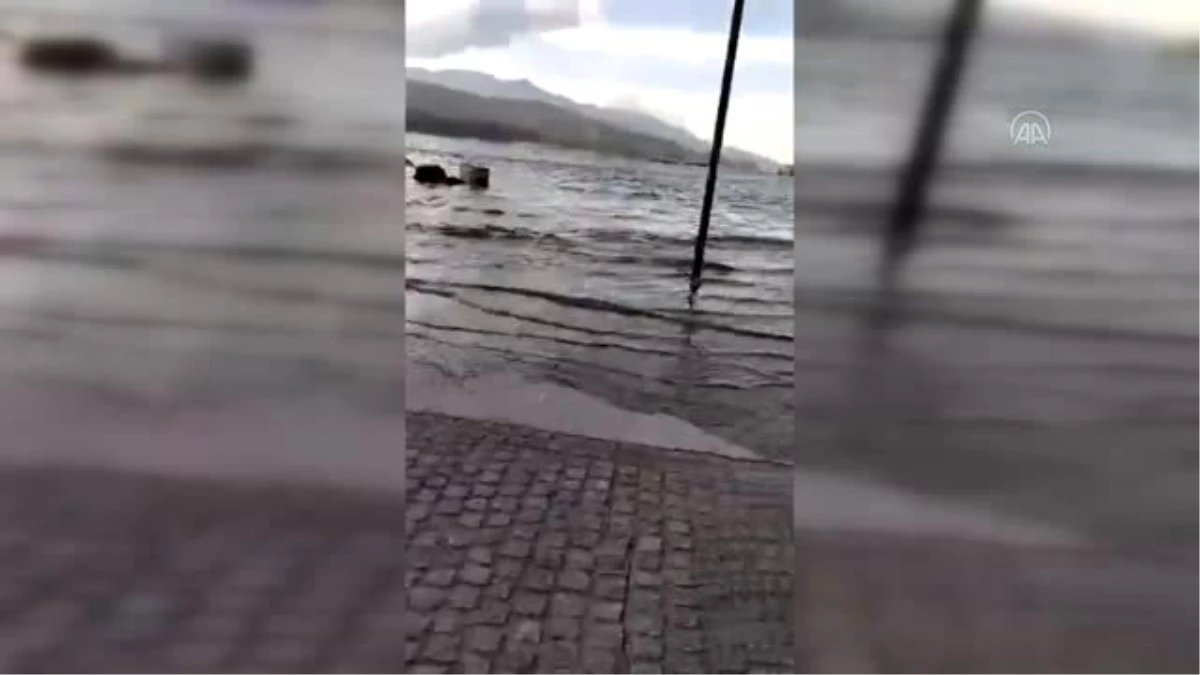 Ege Denizi\'ndeki deprem Sisam Adası\'nda hasara yol açtı