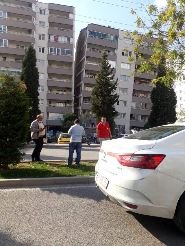 İzmir'de 6.6 büyüklüğünde deprem! Bayraklı ve Bornova ilçelerinde yıkım var