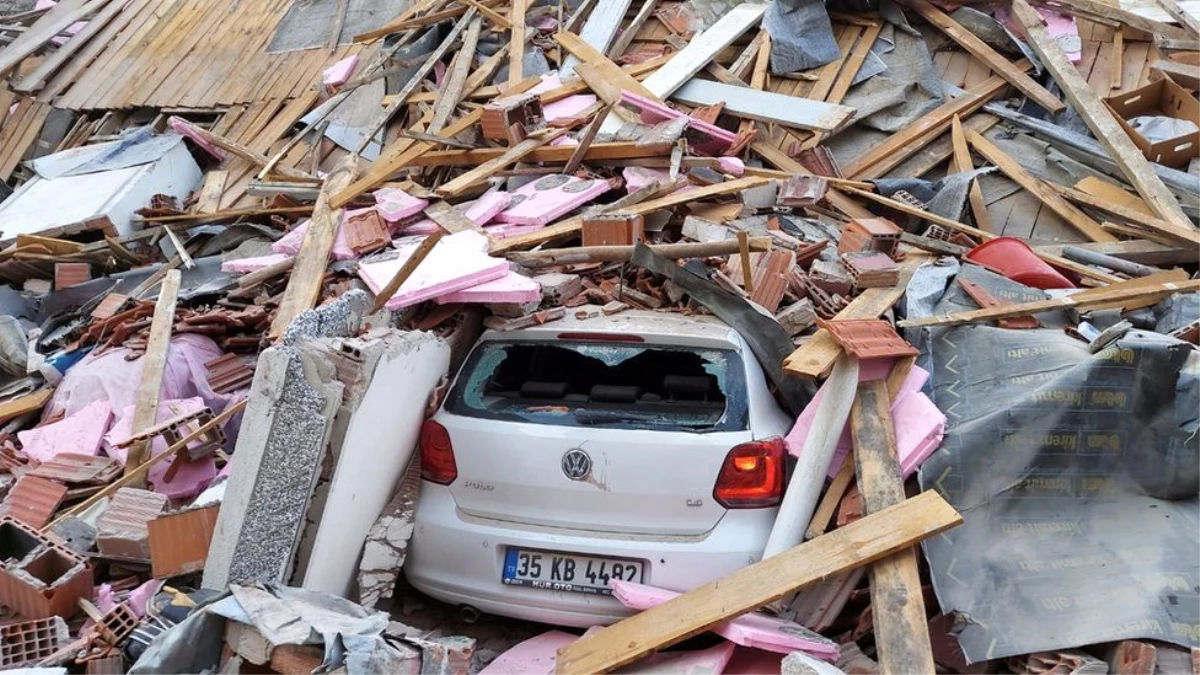 İzmir\'de deprem: Fransa ve Yunanistan dahil çok sayıda ülkeden Türkiye\'ye yardım teklifi geldi