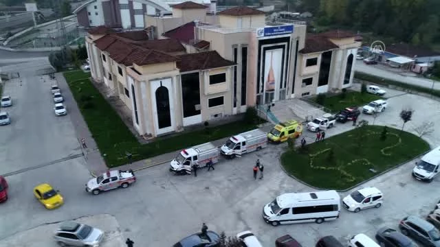 İzmir'e yardım malzemeleri ve kurtarma ekipleri gönderildi