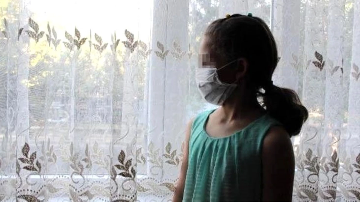 Koronavirüs hastası adam 9 yaşındaki kızın yüzüne tükürdü: Biz ölünce onlar da ölsün diye tükürdü