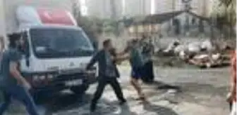 Küçükçekmece'de komşuların çatı malzemesi kavgası