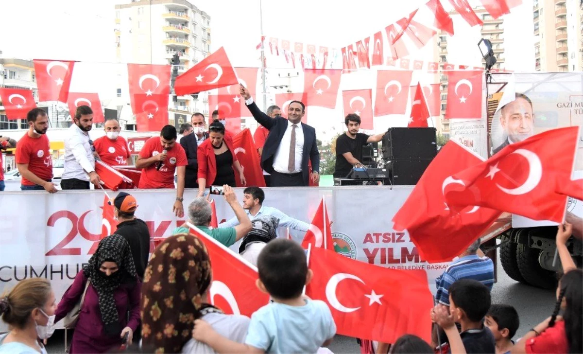 Mersin\'de belediyelerden coşkulu cumhuriyet kutlaması