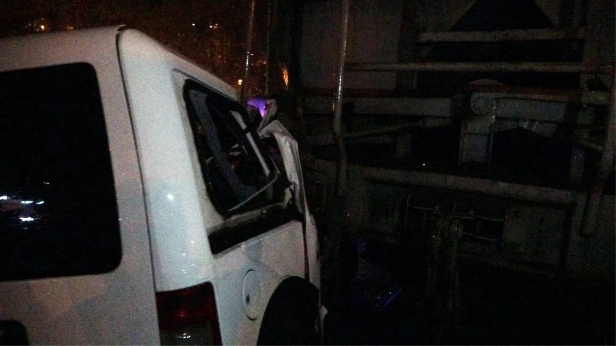Zonguldak\'ta hemzemin geçitte tren araca çarptı: 1 yaralı