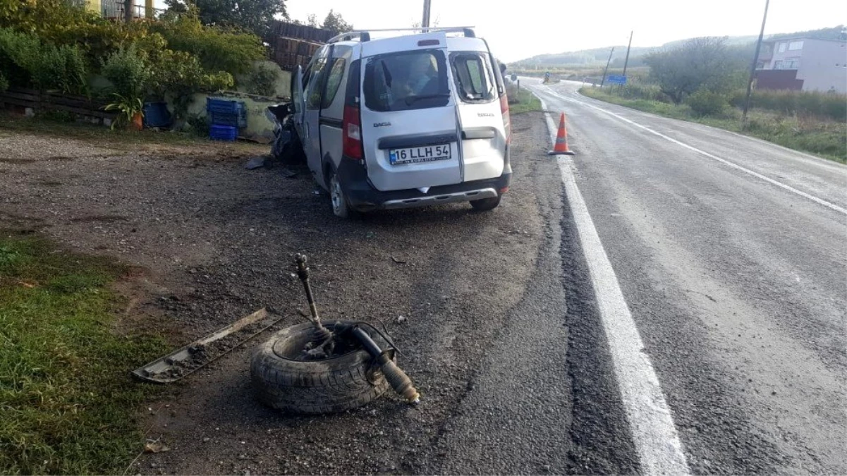 Son Dakika | Bilecik\'te hafif ticari araç yol kenarındaki elektrik direğine çarptı, 1 ölü 1 yaralı