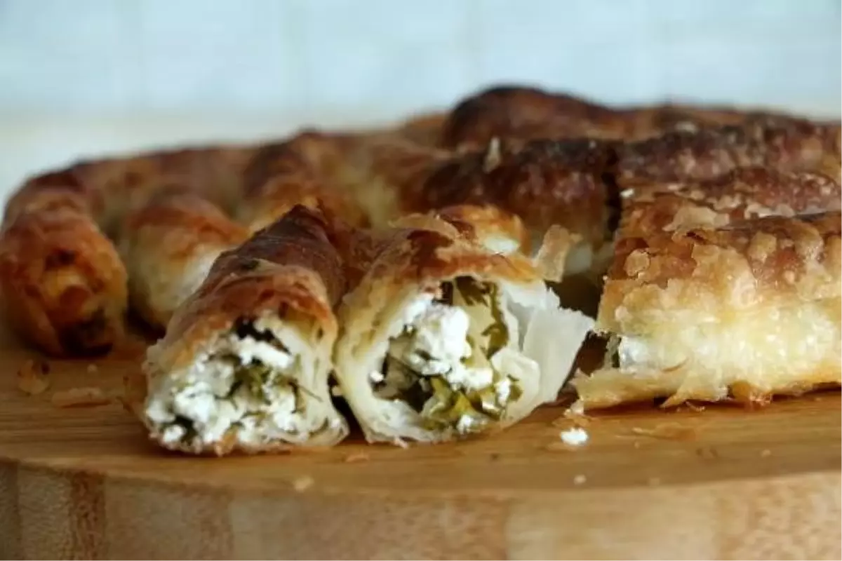 Börek aşerdi, ünlülerin börekçisi oldu Son Dakika