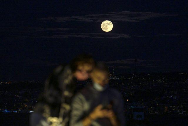 Depremin habercisi olduğu söylenen Mavi Dolunay'dan olağanüstü görüntüler