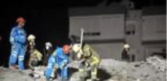Emrah Apartmanı'nın enkazında 22 kişiyi arama- kurtarma çalışmaları sürüyor (2)