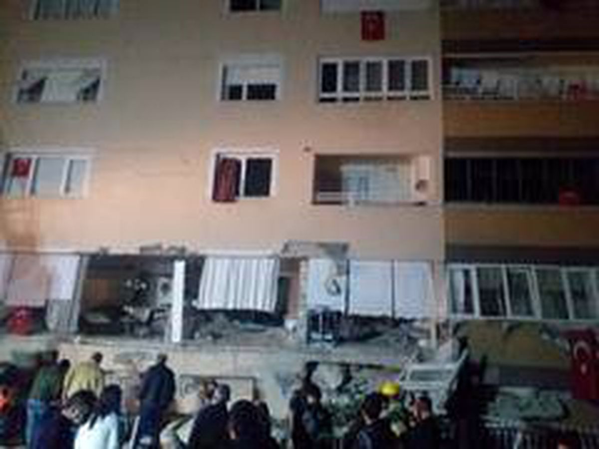 Enkaz altındaki 3 Kulalıya ulaşılmaya çalışılıyor