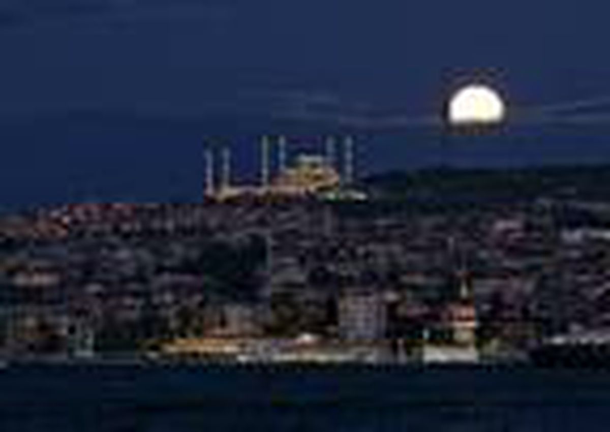 Fotoğraflar// İstanbul\'da dolunay