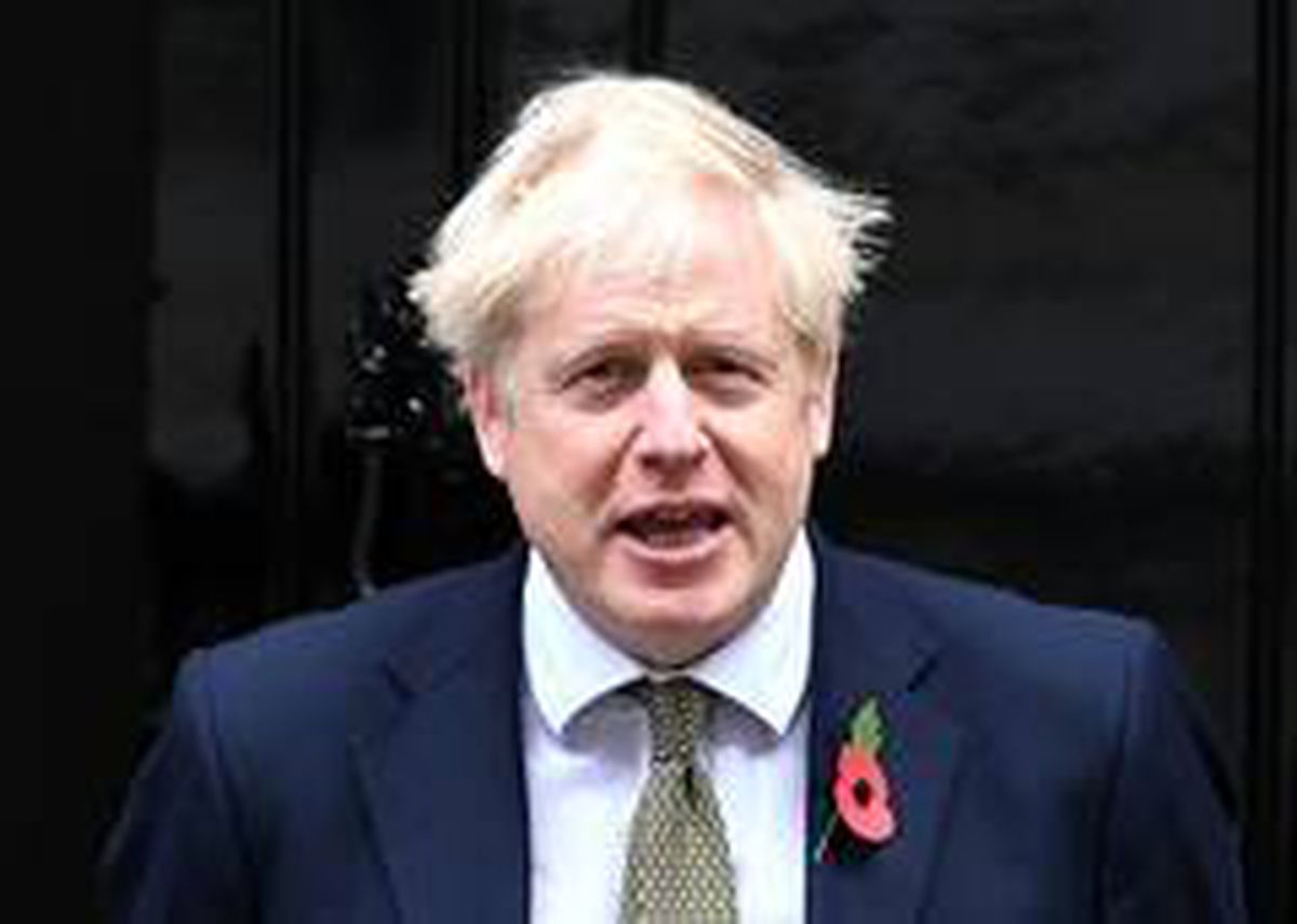 İngiltere\'de 1 ay süreyle ulusal çapta sokağa çıkma yasağı ilan edildi