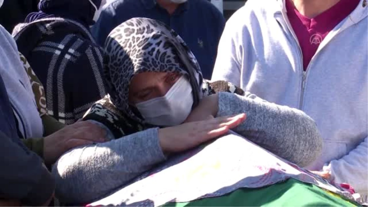 Depremde hayatını kaybeden Fatma Öztemel Öztürk ile Nazmiye Doğrayan son yolculuğuna uğurlandı (2)