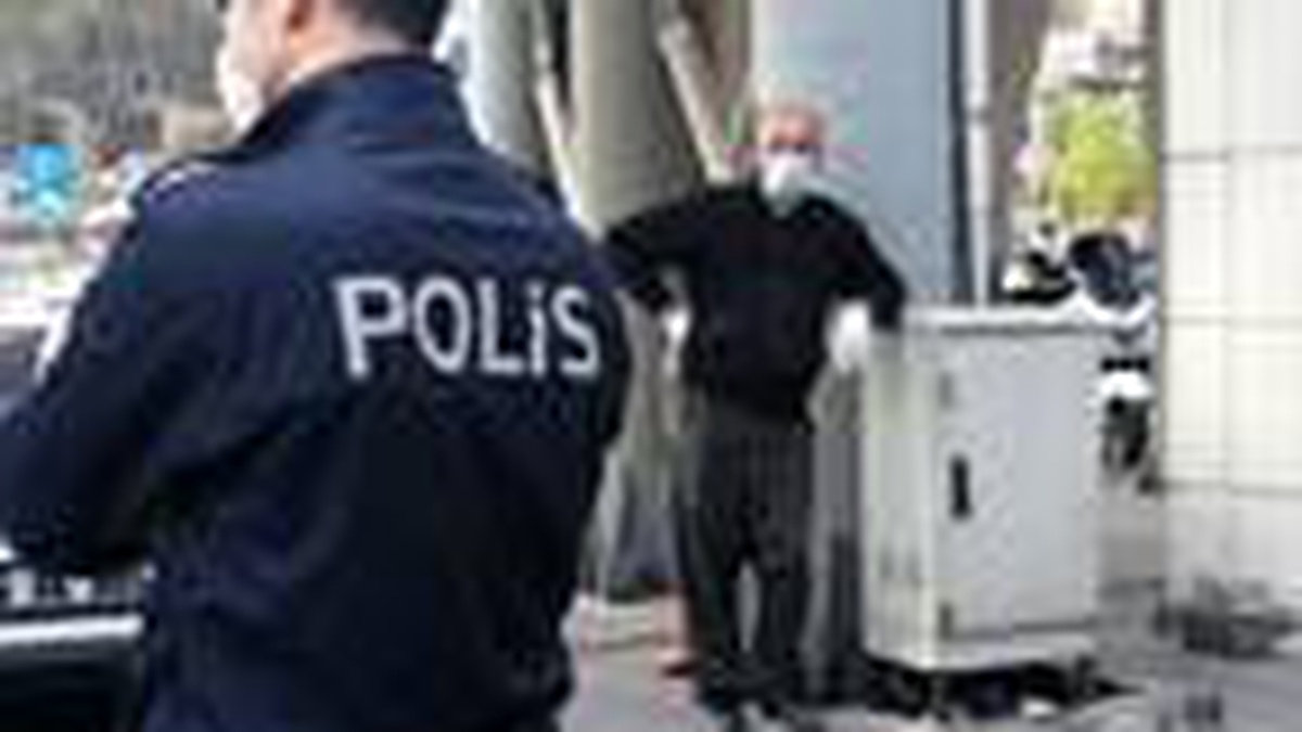 Karantinadan kaçan koronavirüs hastası bankta otururken bulundu