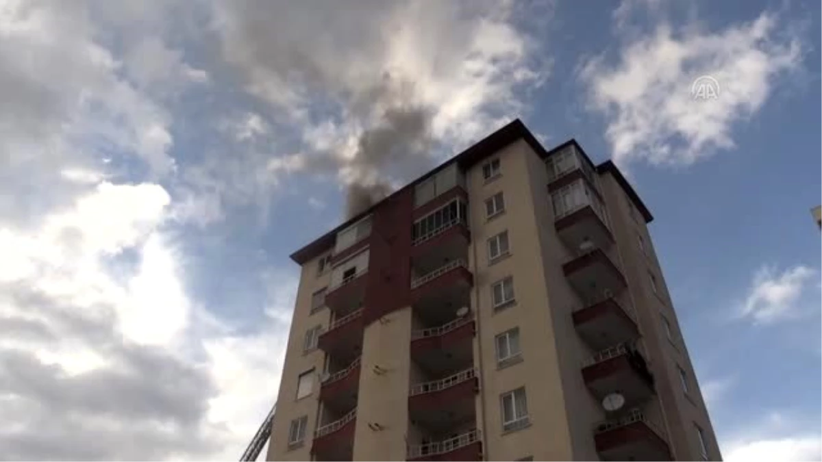 Son dakika haberleri... Kayseri\'de bir apartmanın çatı katında çıkan yangın söndürüldü