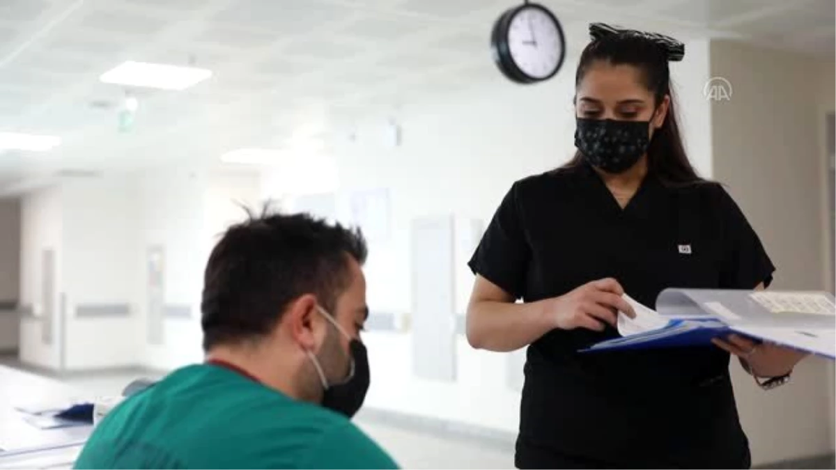 Son dakika haber | Kovid-19\'u yenen hemşire hastalara şifa olmaya devam ediyor