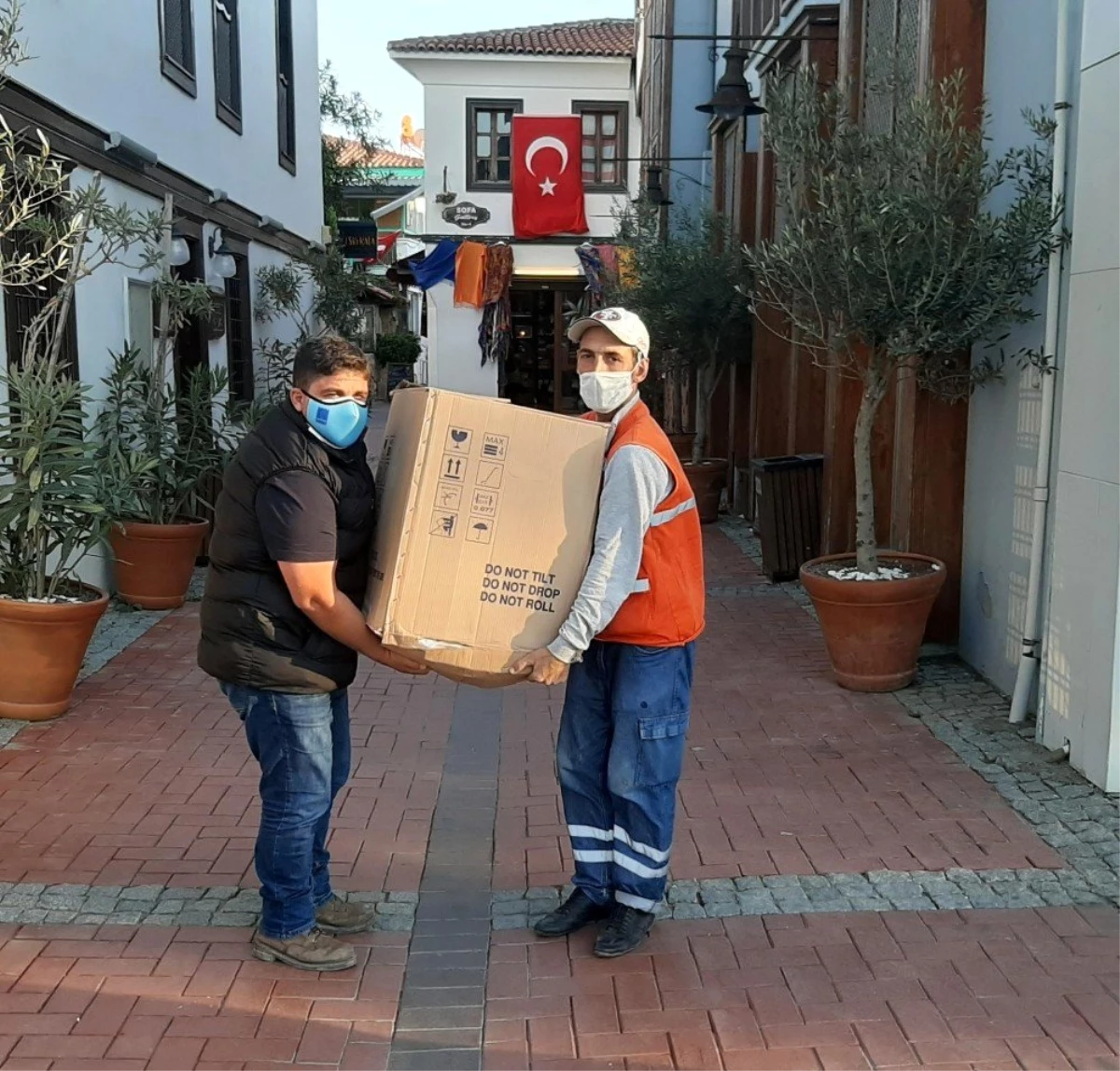 Kuşadası Belediyesi\'nden İzmir\'e gıda yardımı
