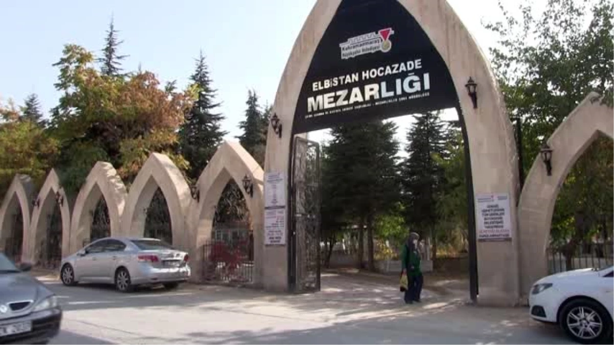 Mezarlıktaki engeller babasının kabrine ulaşması için kaldırıldı