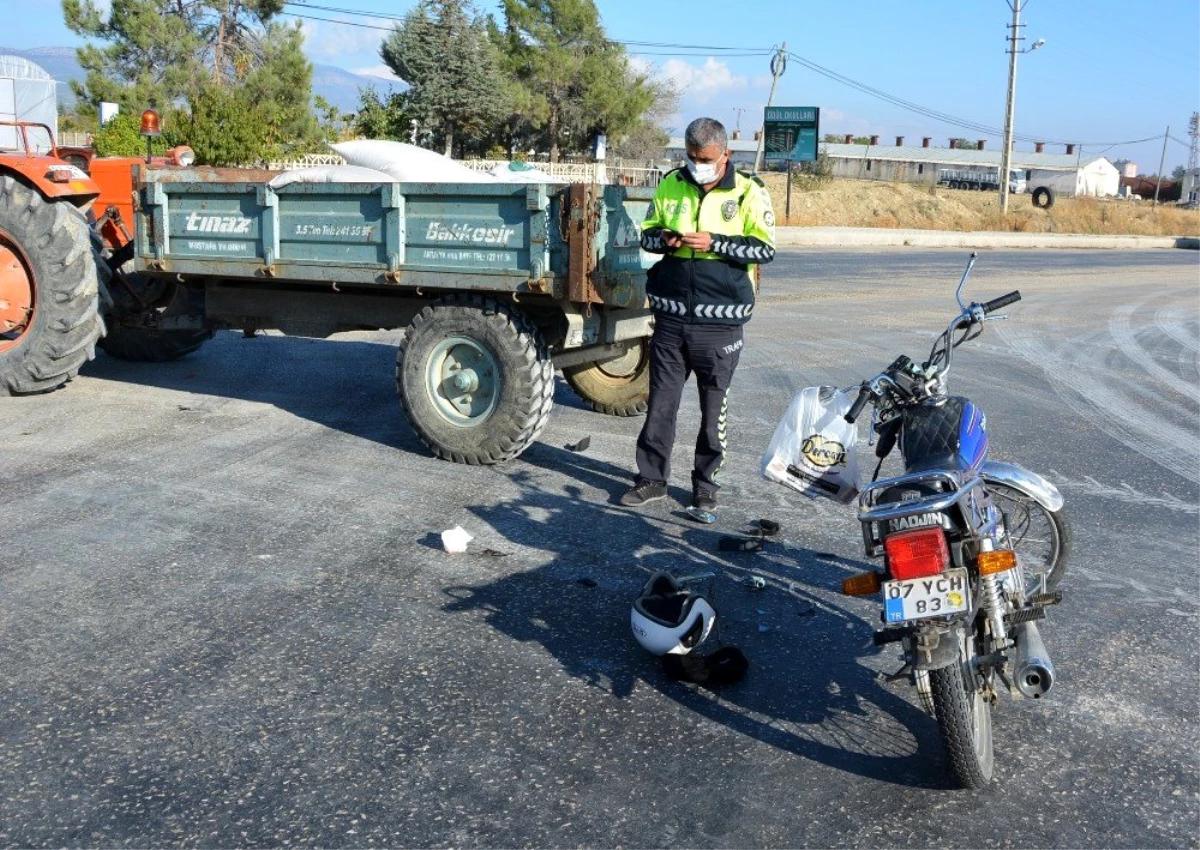 Antalya\'da motosiklet ile traktör çarpıştı: 1 ölü